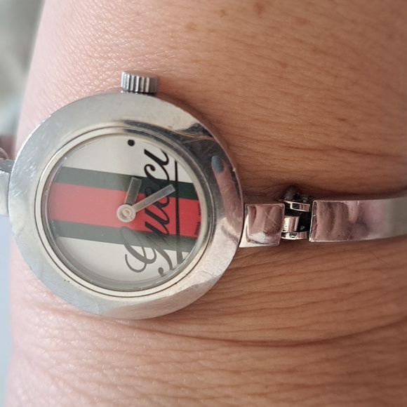 Authentic Gucci bangle watch Swiss Made - Picture 2 of 8